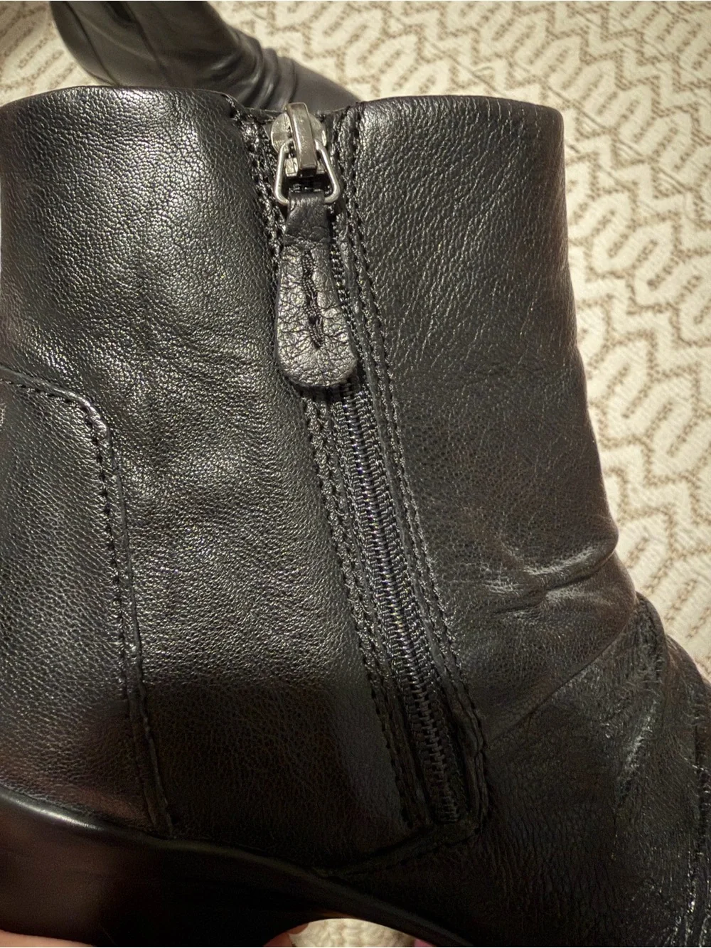 Clarks Emily Willow Ankle Boot Soft Leather Round Toe Zipper ClosureComfortable
